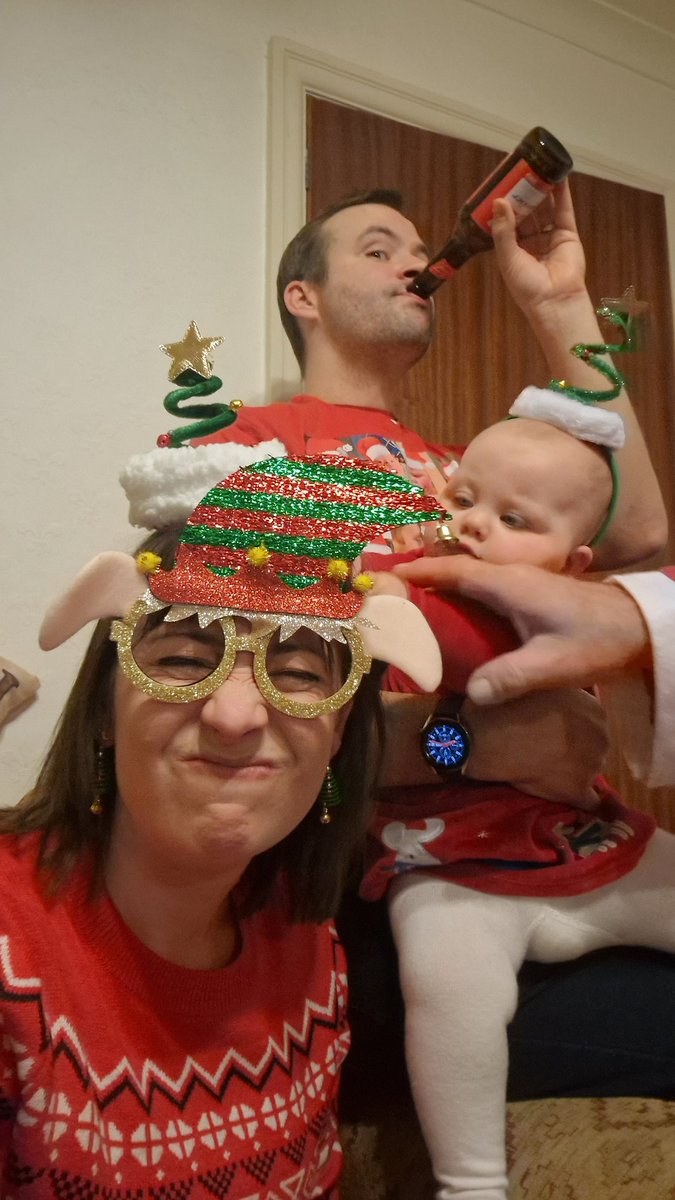 SarahJEllis321's tweet photo. The best first Christmas as a mummy ❤️ Emily had the best time! https://t.co/SrquWTlQq6