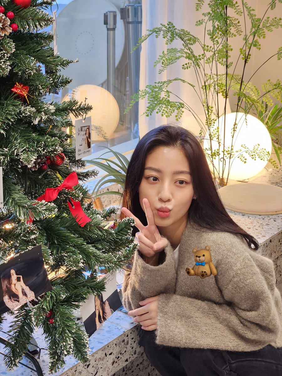 _b0320's tweet photo. 메리 크리스마스 ❤️ @minah320 💚 https://t.co/ZmUWrDKeSR