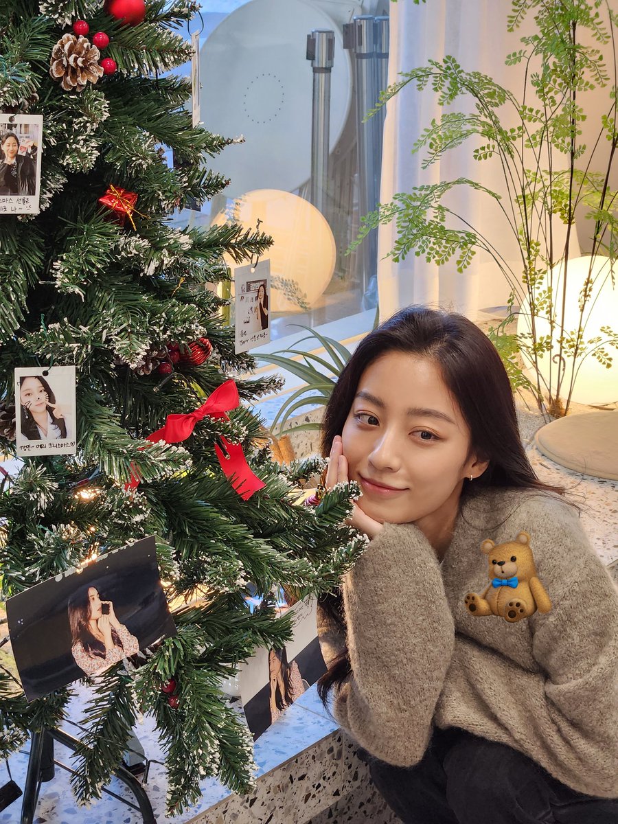 _b0320's tweet photo. 메리 크리스마스 ❤️ @minah320 💚 https://t.co/ZmUWrDKeSR