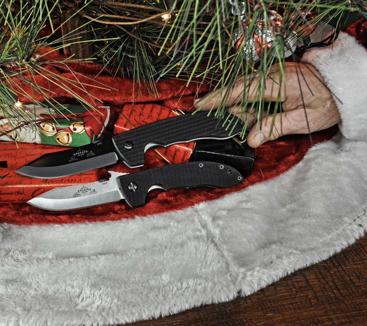Emerson_knives's tweet photo. What did Santa will leave under your tree?
.
.
.
#emersonknives #cqc8 #madeintheusa https://t.co/o5BRUOxAQ8
