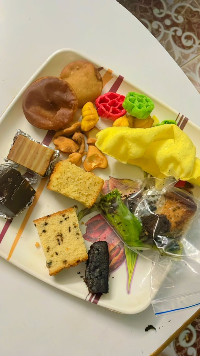 DrNupurrk's tweet photo. Love thy neighbours 🥰💜
#christmasTreats #MerryChristmas #Goansweets #Goa https://t.co/5MfX5o1BuE