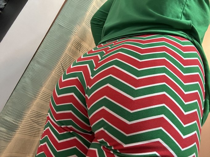 Santa, have I been a good girl? https://t.co/jmICmvujvI