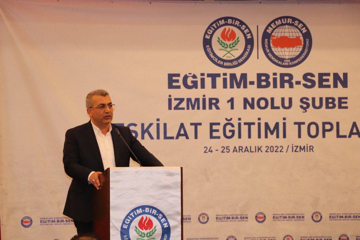 Asgari Ücreti Yükselten Güçlü İrade, Ocak’ta Kamu Görevlilerinin Alım Gücünü de Yükseltmelidir

1-Kamu görevlilerinin sorunlarına çözüm üretme mücadelemiz birçok sorunu çözmüş,siyasi irade de çok önemli adımlar atmıştır. Fakat ekonomik dalgalanma alım gücümüzü tekrar düşürmüştür.