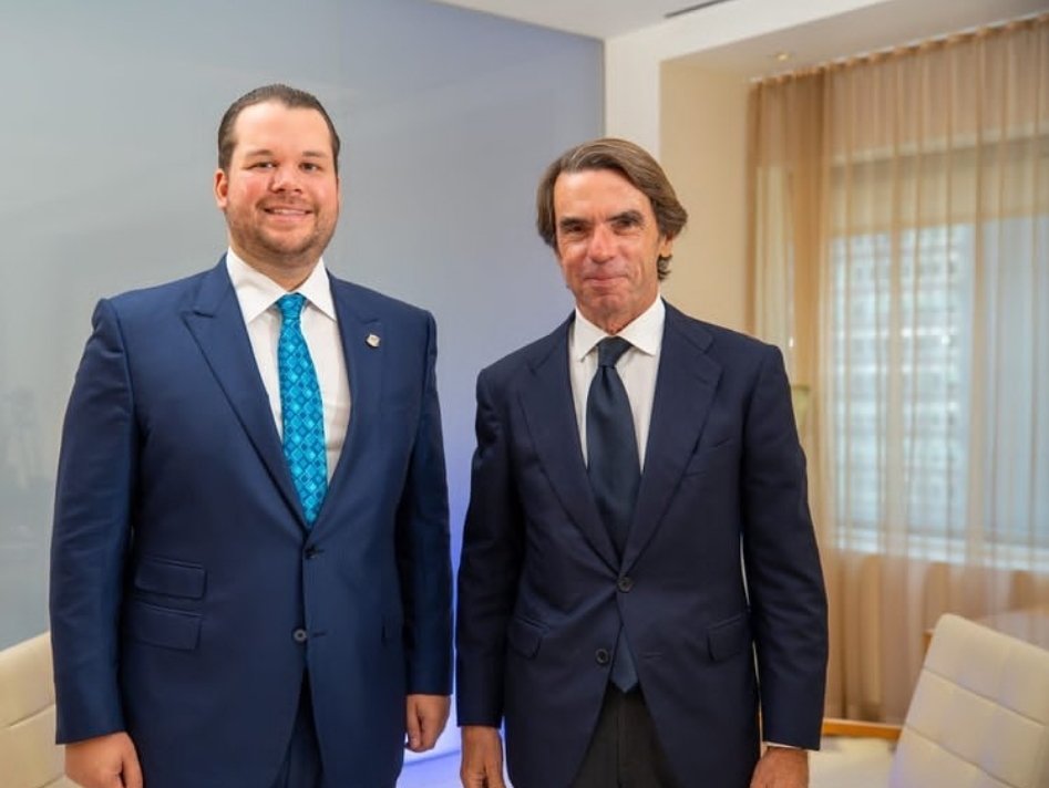 ¡¡FELIZ NAVIDAD!! 🎄✨️
Hoy le ofrecemos tres interesante intervenciones de políticos destacados a nivel internacional. 

Sintoniza por <a href="/ColorVisionC9/">ColorVisión9</a>