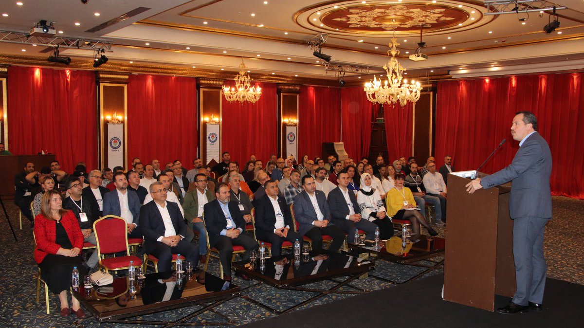 _aliyalcin_'s tweet image. 8-En düşük memur maaşını görerek; makası daraltacak seyyanen zam yapılmalı, refah payı verilmeli,ilave olarak gelir vergisi %15’e sabitlenmeli, ek göstergenin eksikleri  giderilmeli, sözleşmeli personele kadro çalışmamızın kapsamı daha da genişletilmelidir.
 
#MemurZamBekliyor