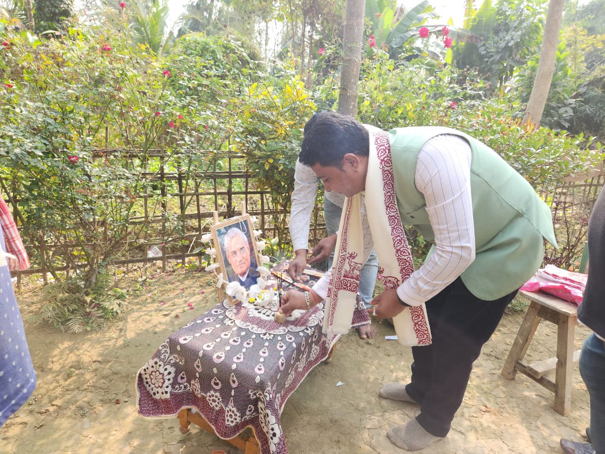 LACHITGOGOI2024's tweet photo. মন কী বাত অনুষ্ঠানত আৰু লগতে আমাৰ শ্ৰদ্ধাৰ অটথ বিহাৰী বাজপেয়ী  ডাঙৰীয়াৰ  জন্মদিনৰ উপলক্ষে আজিৰ অনুষ্ঠান ।

@himantabiswa 
@JPNadda 
@narendramodi 
@Pijush_hazarika 
@AmitShah https://t.co/wfVD6EgAy2