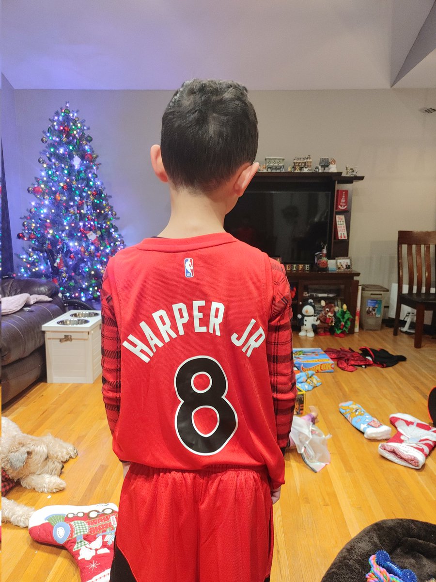Youmshakian's tweet photo. Merry Christmas!  Santa got my boy the NBA jersey he wanted most!  @__RHJR https://t.co/BMvLNFmGlW