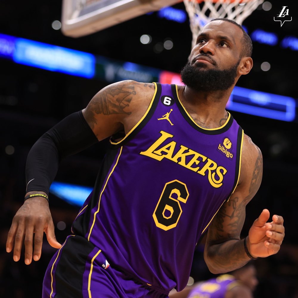 Si hoy Los Ángeles Lakers vencen a los Dallas Mavericks, voy a sortear esta camiseta de LeBron James entre todos los que deis RT y me sigáis a mi y a mi cuenta secundaria: <a href="/Pasion_Basket2/">Pasion Basket</a> 

El ganador podrá elegir la talla que desee 🤞🍀