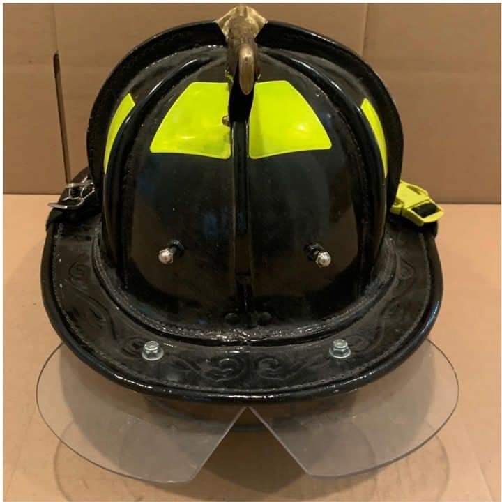 Cairns N5A New Yorker Size Large. Helmet was manufactured in 2016 and has zero damage or repairs. Asking $750 #firefightersofinstagram #firefighterslife #firefighters_unite #firefightersdaughter #firefighterswife #firefightersgirl Info : t.me/helmetn5a