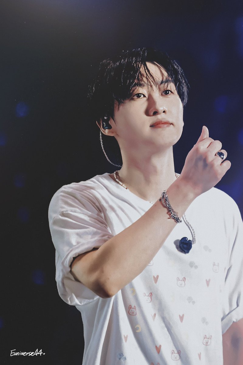 Euniverse44's tweet photo. SUPERSHOW9 IN Taipei 4P

🎄𝑀𝑒𝑟𝑟𝑦 𝐶ℎ𝑟𝑖𝑠𝑡𝑚𝑎𝑠 🎅

Please do not cut my logo or modify &amp; no commercial use. ​​​

@AllRiseSilver https://t.co/mKajxiDUKB