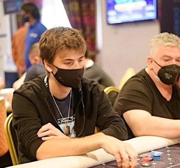 poker_red's tweet photo. ¡SUBASTA SOLIDARIA!
@FullJack_9 (1 hora)

Jugador de cash, nivel NL200 6-max y Heads-Up.

La puja comienza en 20€ y se cerrará el día 29 de diciembre en el stream de twitch en directo. 

¡PUJA AQUÍ!👇 https://t.co/KvN1ouLjer