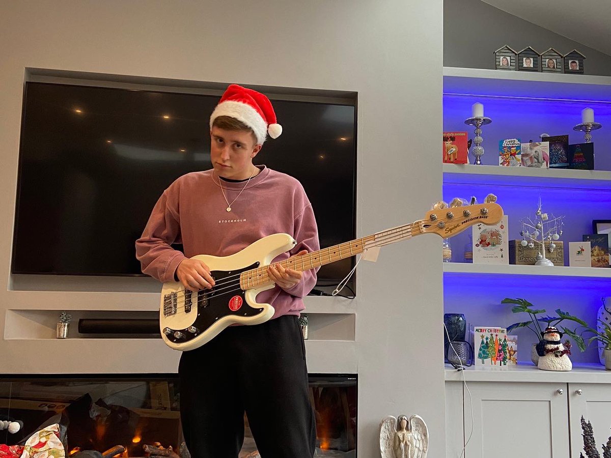 Merry Christmas Everyone🎄 Already working on my bass face