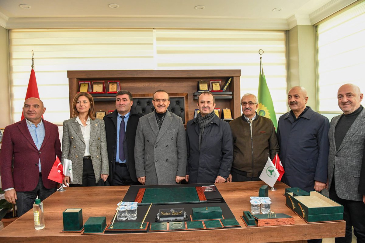 Kocaeli Giresunlular Dernekler Topluluğu Derneği Genel Merkezi açılış töreni Vali <a href="/SeddarYavuz/">Seddar Yavuz</a> ’un katılımlarıyla gerçekleştirildi.