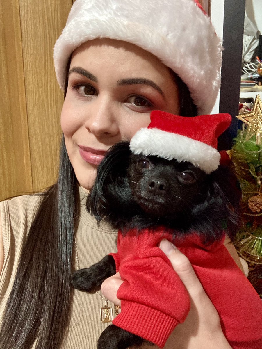 ritasemora's tweet photo. Tú, mi 24 de diciembre…que dichosa soy de tenerte! 
FELIZ NAVIDAD ❤️🤍🎄 https://t.co/5CZJcf86K1