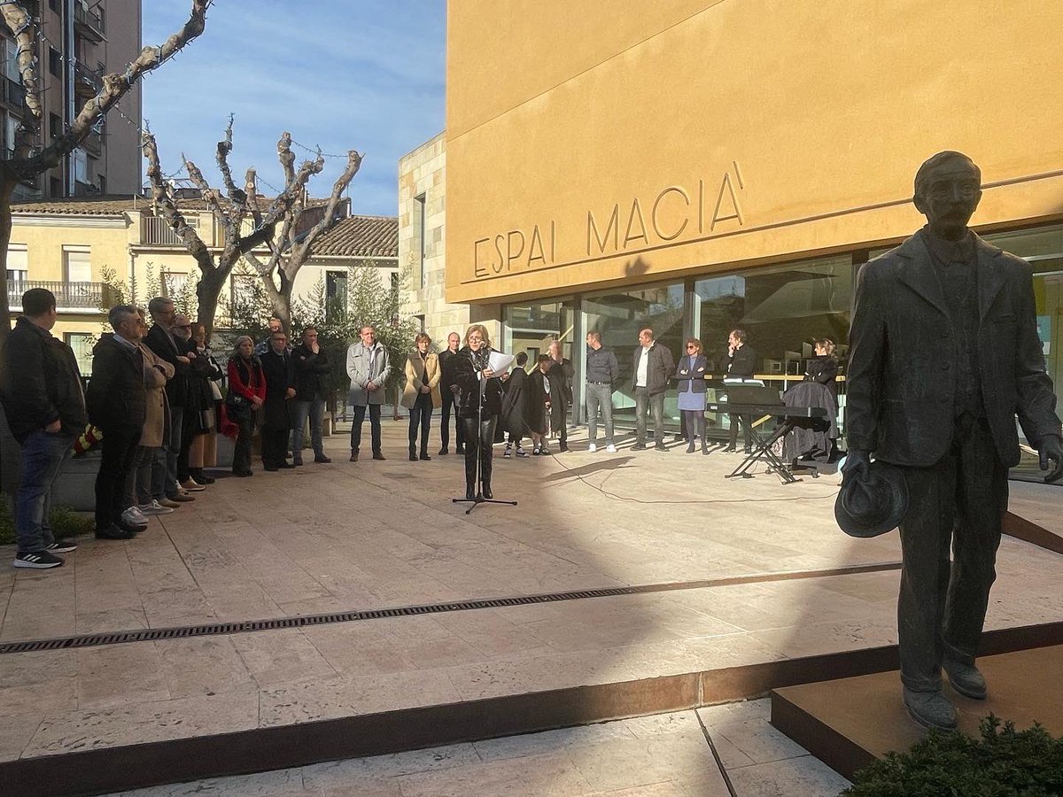 JuntsVLleida's tweet photo. Com cada 25D, @JuntsXCat hem participat a l’homenatge al president #FrancescMacià a les Borges Blanques, en el 89è aniversari del seu traspàs, i en la inauguració de l’exposició “Les cartes secretes de la família Macià” a l’@espaimacia

#ViscaCatalunyaLliure
#BonNadal
#GentdeDebò https://t.co/DipYydXHpy
