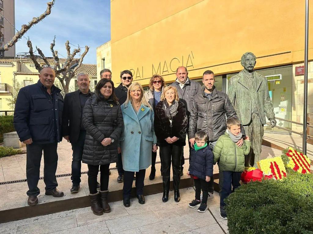 JuntsVLleida's tweet photo. Com cada 25D, @JuntsXCat hem participat a l’homenatge al president #FrancescMacià a les Borges Blanques, en el 89è aniversari del seu traspàs, i en la inauguració de l’exposició “Les cartes secretes de la família Macià” a l’@espaimacia

#ViscaCatalunyaLliure
#BonNadal
#GentdeDebò https://t.co/DipYydXHpy