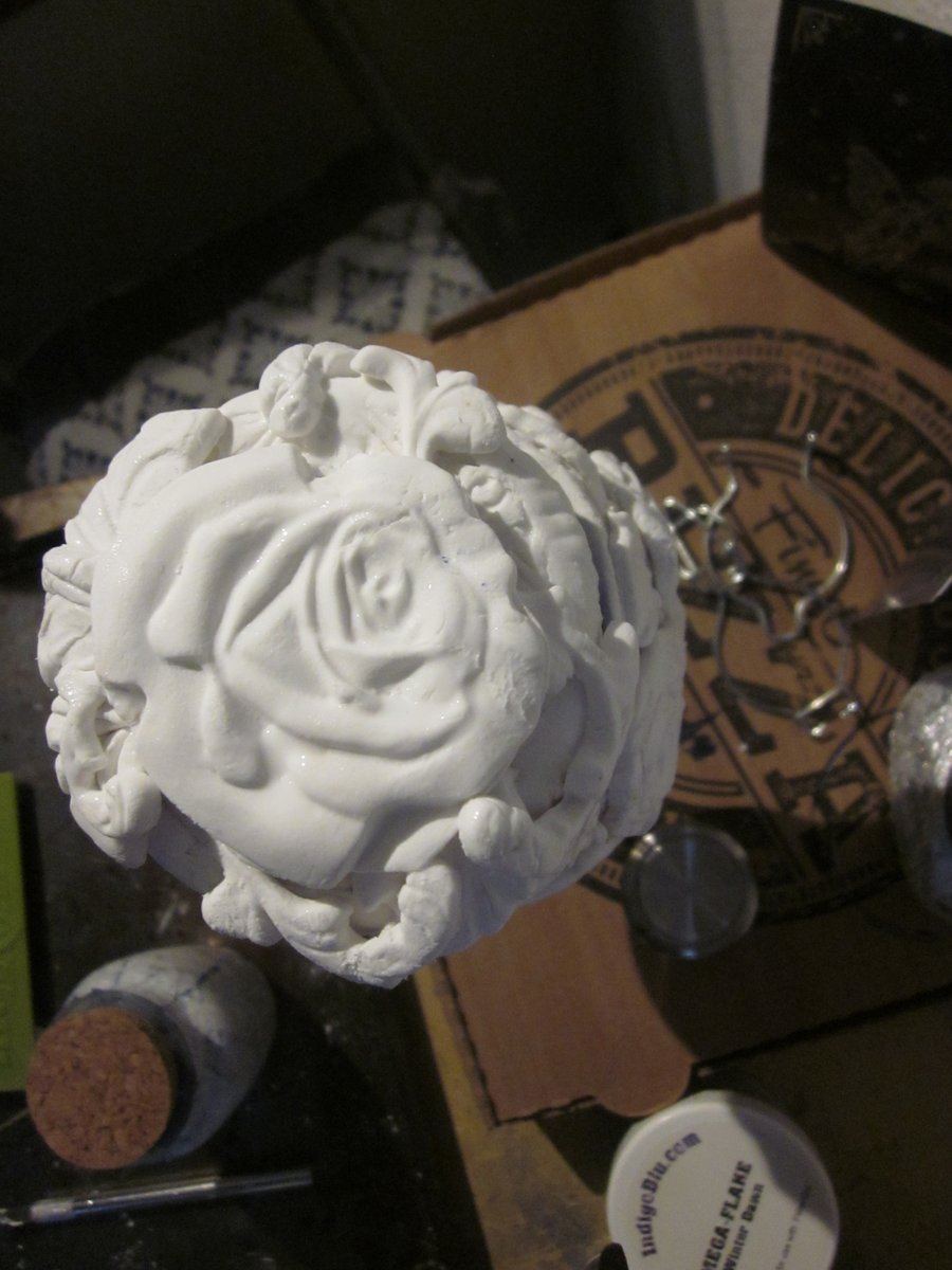 BoomVermeer's tweet photo. made a lid for the new rose jar. #crafting
this is air-dry modeling material. #creall #doandry https://t.co/Uj0iphpGJa