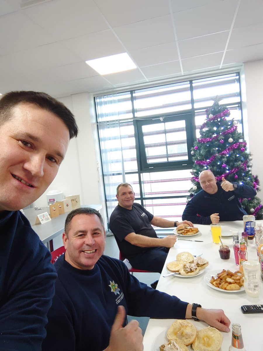 Merry Christmas from White watch Worksop, enjoy your day and stay safe 🎅