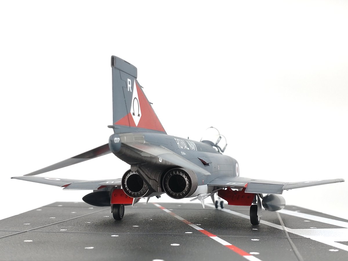 HK_SnowRabbit's tweet photo. Hujimi 1/72 Spey Phantom FG.1 "SILVER JUBILEE" 完成です

唐突にスペイファントムが作りたくなったので作りました
垂直尾翼のピトー管をファインモールド製に交換した以外はほぼ素組です

激しく遅刻ですが #ファントム祭り2022 に参加ということで～

#F4K
#SpeyPhantom
#ファントム祭り2022完成 https://t.co/O3PGHiy1YD