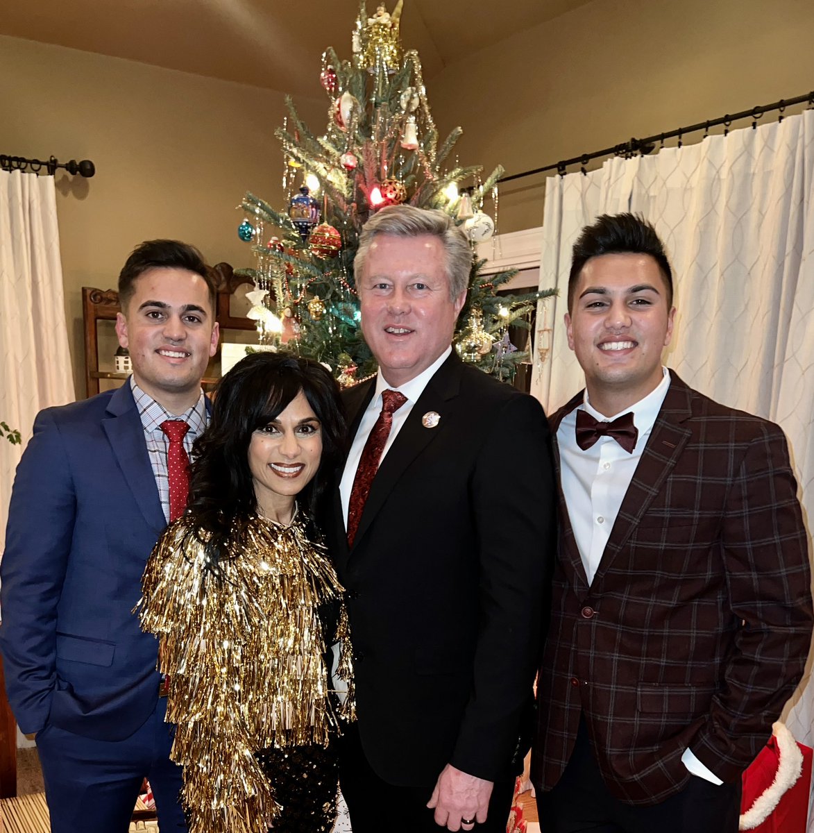 Merry Merry Christmas 🥂! <a href="/bsharmalewis/">Bhavna Sharma-Lewis</a> <a href="/MLewis2318/">Max Lewis</a> <a href="/clewis1903/">Clark</a>