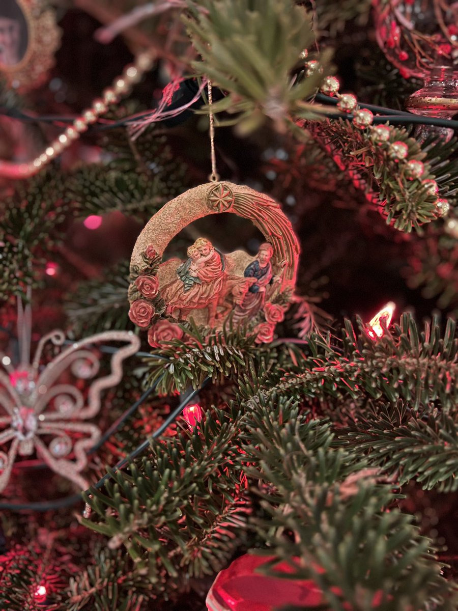 nottenloretta's tweet image. The magic of Christmas comes to us in so many ways but the most precious and meaningful of all is the the peace, love and joy brought to us on the first Christmas. Best wishes to all to find these gifts today and always! #MerryChristmas