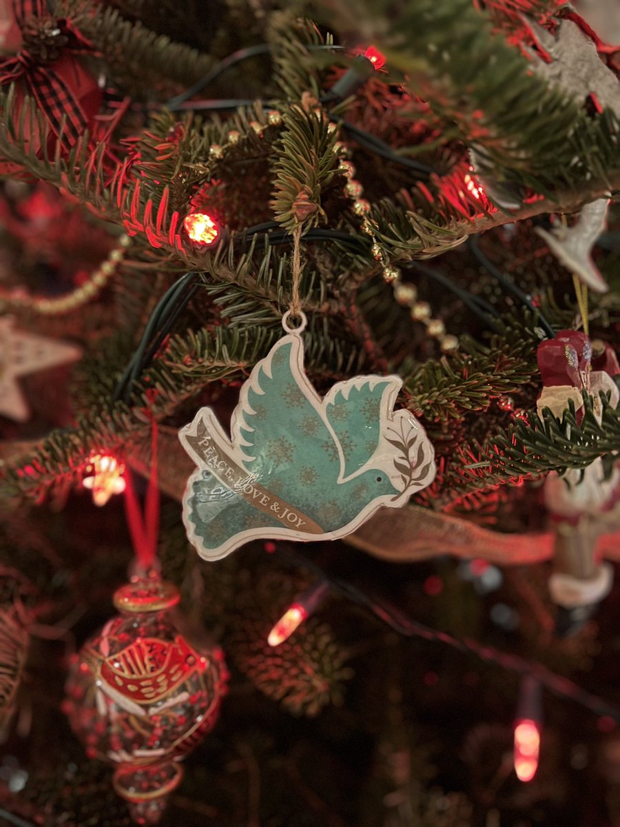 nottenloretta's tweet image. The magic of Christmas comes to us in so many ways but the most precious and meaningful of all is the the peace, love and joy brought to us on the first Christmas. Best wishes to all to find these gifts today and always! #MerryChristmas