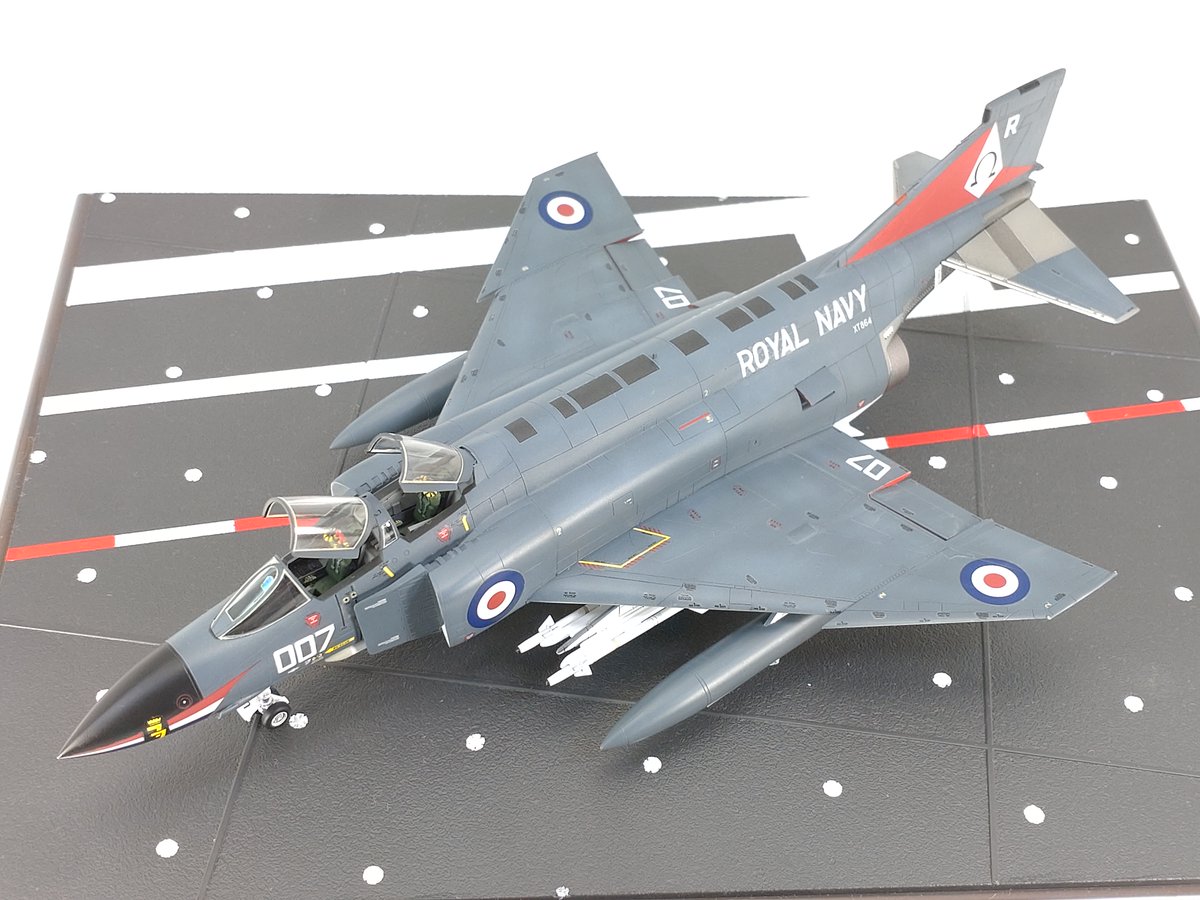 HK_SnowRabbit's tweet photo. Hujimi 1/72 Spey Phantom FG.1 "SILVER JUBILEE" 完成です

唐突にスペイファントムが作りたくなったので作りました
垂直尾翼のピトー管をファインモールド製に交換した以外はほぼ素組です

激しく遅刻ですが #ファントム祭り2022 に参加ということで～

#F4K
#SpeyPhantom
#ファントム祭り2022完成 https://t.co/O3PGHiy1YD