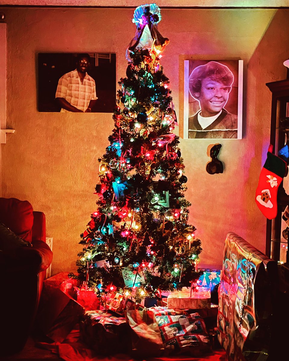 YFNORTHPOMUSIC's tweet photo. #MerryChristmas #tooall mom and dad u know my heart ๐๐๐๐๐๐๐๐๐๐๐๐๐ฆ๐๐พ๐ธ๐๐ https://t.co/usfz1FR9qC