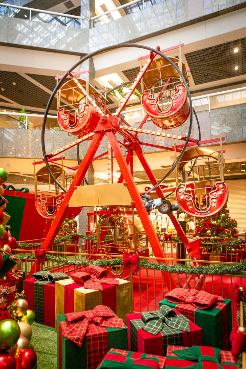 Barrazine's tweet photo. Natal Presente de Emoções do Rio Design Barra tem roda gigante e vai até o fim de dezembro! #RioDesignBarra #BarraDaTijuca https://t.co/lmPVlck0uh https://t.co/BX2qFzJcrg