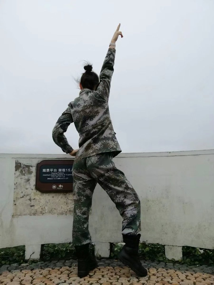 junhuaa520's tweet photo. 当过兵的小姐姐在床上也是很猛的，把你榨的走路扶墙，如果你的持久力不够，根本就满足不了我。 https://t.co/9Cpx9SL3fh