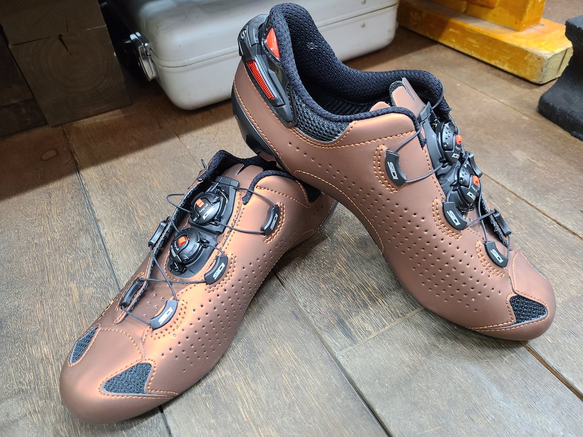 suzupower_kita's tweet photo. #SIDI のシューズ試乗会をやっております👟
12月29日(木曜日)までです。
お試し頂けるモデルは
#SHOT2 
#GENIUS10
#SIXXTY
となっております。

色、デザイン、履き心地など、この機会にぜひお試し下さい👟

 #ロードバイク
 #北浦和スズキ https://t.co/6CeHfcVa4A