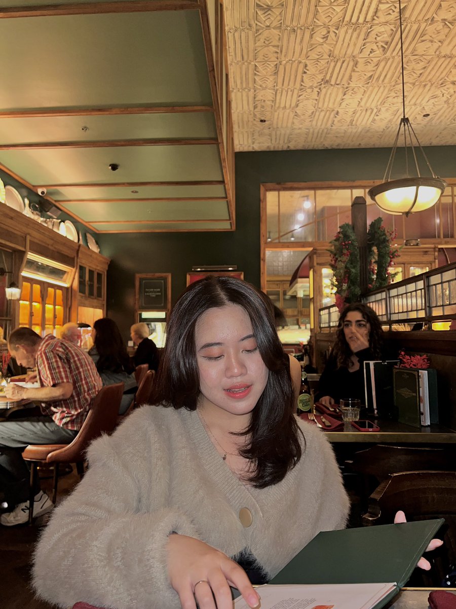 mychamsaee's tweet photo. Wasn’t planning to do SSD but Chan request this as a christmas present 🤷🏻‍♀️🫶🏻

#SSD #SSD2022 #StaySelcaDay #StrayKids  
#스트레이키즈   #BangChan #StayBeautiful @Stray_Kids https://t.co/KOX1PBgqk1