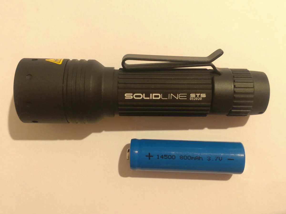 RyXJSg8V1eZ7mfP's tweet photo. LEDLENSER ST5 …海外表記だと14500に対応→300lmなので試してみました。
1AA公称 150lm 100lm 10lm
14500目視 300lm 200lm 20lm
明るくなりますが全モードフリッカー持ちとなります。
ブーストのフリッカーはそれほどキツくないので、しばらくこれで使ってみます。
#LEDLENSER
#Solidline
#ST5 https://t.co/jp3O5Ct3fM