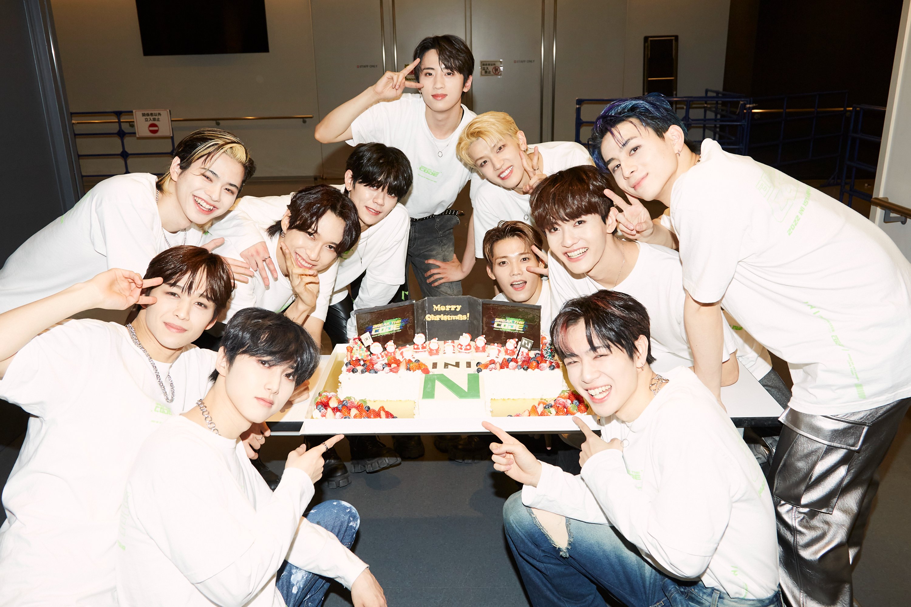 2022 INI 1ST ARENA LIVE TOUR [BREAK THE CODE]