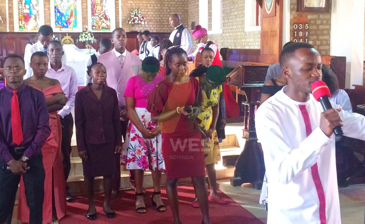 tvwestUG's tweet photo. HAPPENING NOW: 

Okushaba kwa Nohiriahari St. James Cathedral, Mbarara, kwebembeirwe Biishopu w'obureeberezi bwa Ankore Rt. Rev. Dr. Fred Sheldon Mwesigwa

#MerryChristmas 
#WesUpdates 
📸: Ssengendo Abdulkarim https://t.co/fKpN1cXHrt