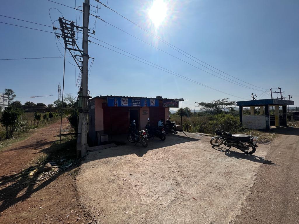 aapkaprithvi's tweet photo. ಕರ್ನಾಟಕದ ಗ್ರಾಮಾಂತರದಲ್ಲಿ ಓಡಾಡುವಾಗ ದೂರದ ಹಳ್ಳಿಗಳಲ್ಲಿ @AAPKarnataka ಪೋಸ್ಟರ್ಗಳನ್ನು ನೋಡುವುದೇ ಒಂದು ಖುಷಿ
#ಗ್ರಾಮಸಂಪರ್ಕಅಭಿಯಾನ
#ಕಲಘಟಗಿ
Driving around in rural Karnataka,it is wonderful to see @AamAadmiParty posters in remote villages
#GramaSamparkaAbhiyaana
#Kalaghatgi
@ArvindKejriwal https://t.co/k9urufyZMo