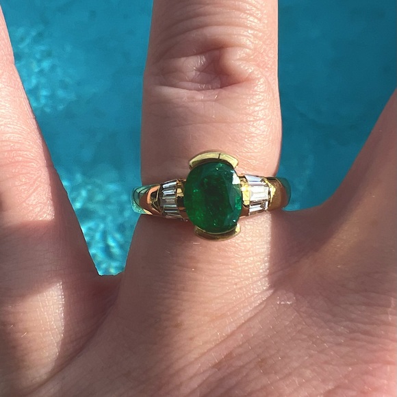 ConsciousCie's tweet photo. So good I had to share! Check out all the items I'm loving on @Poshmarkapp #poshmark #fashion #style #shopmycloset #lf #18kgold: https://t.co/WllVKTvJsW https://t.co/CffeKQNaTm