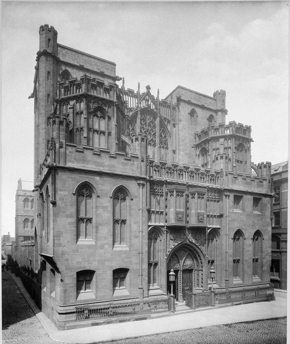 🎄Season’s Greetings from everyone here at the Rylands. 
Wishing you a happy and peaceful New Year.