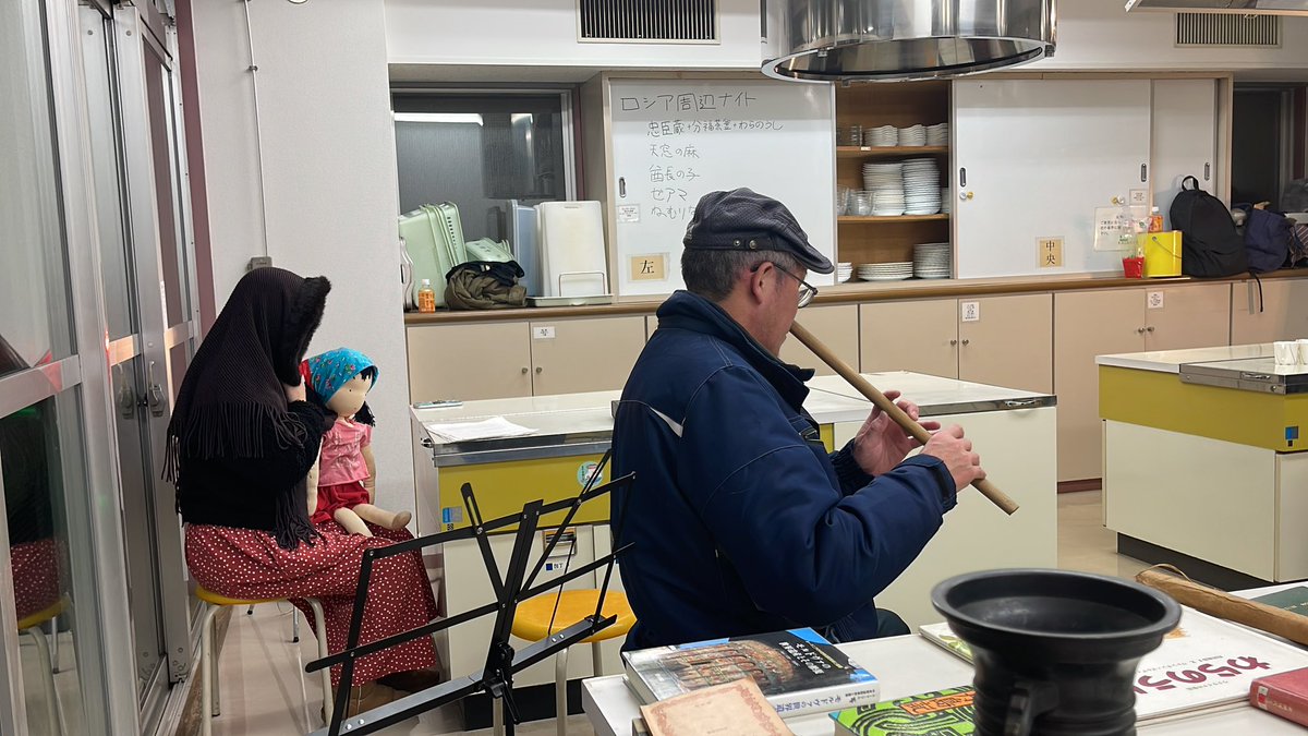モルドヴァということで、高野さんの吹いておられる笛はカヴァルでしょうか👀✨
モルドヴァ料理と戯曲、平原演劇祭はいつも楽しそうです😃 