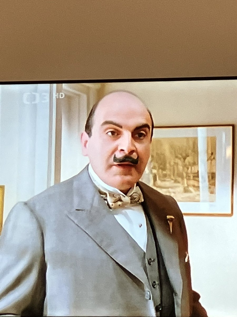 jachimjachim's tweet photo. ta potupa kdyz nekoho zavrazdis v orient expresu a prijde na tebe typek co vypada takhle https://t.co/69TDTfnh2Q