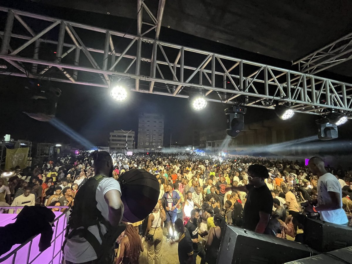 zechillcotonou's tweet image. #ZECHILLXL2022, c’était aussi et surtout une belle équipe de +50 personnes qui a travaillé jour et nuit pendant plusieurs semaines pour avoir le rendu du 23.12 🚀