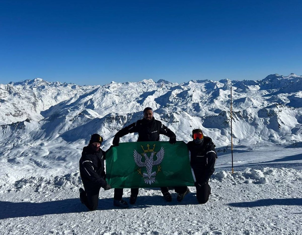 1st Battalion, The Mercian Regiment (@army1mercian) on Twitter photo Wherever you are in the world; on duty or off; with friends or family- a very Merry Christmas from everyone at <a href="/Army1MERCIAN/">1st Battalion, The Mercian Regiment</a> 🎄
#SFSH Wherever you are in the world; on duty or off; with friends or family- a very Merry Christmas from everyone at <a href="/Army1MERCIAN/">1st Battalion, The Mercian Regiment</a> 🎄
#SFSH