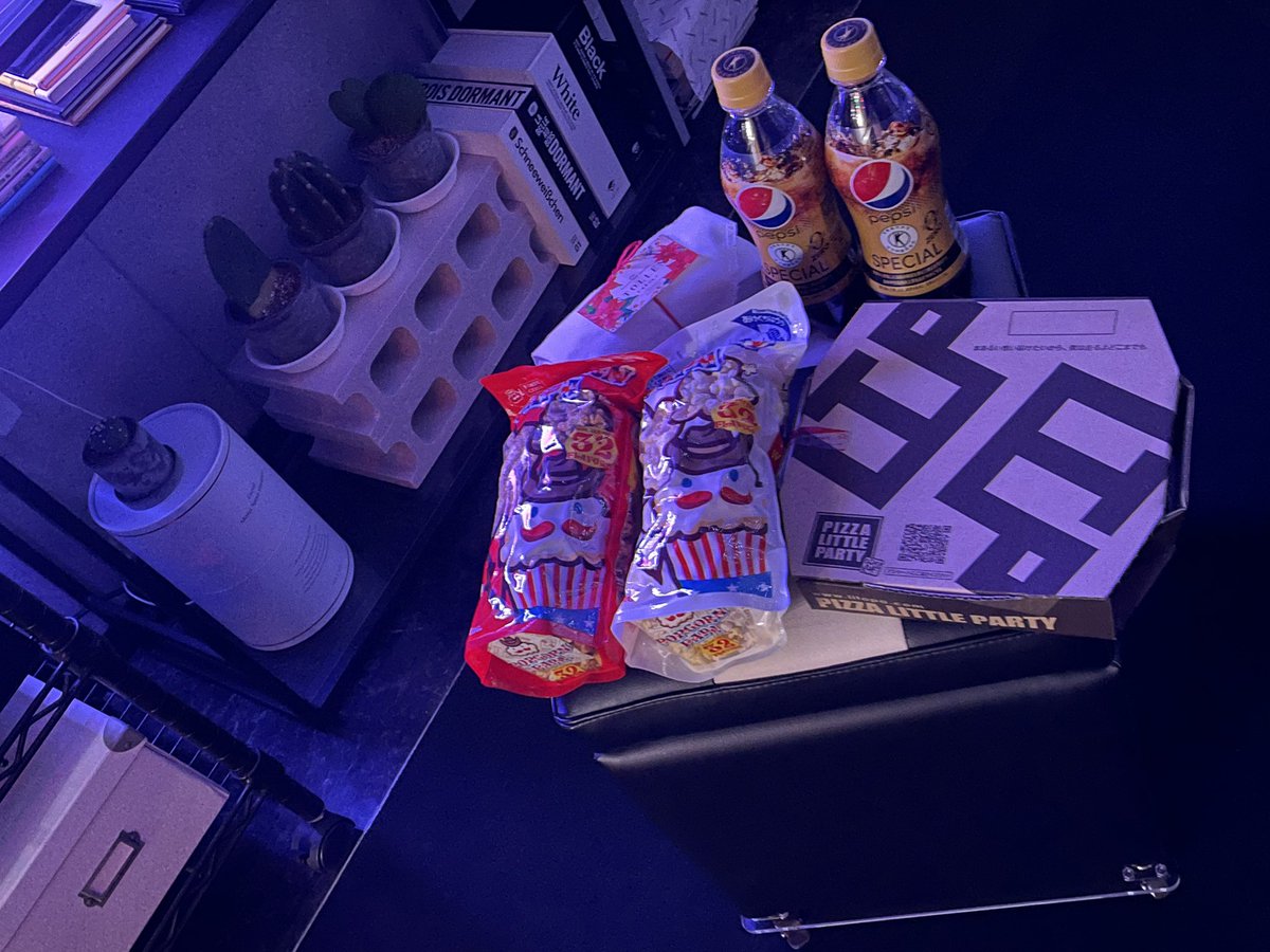 hoko_oo's tweet photo. ピザとか🍕🥳 https://t.co/BHwZhmwVWo