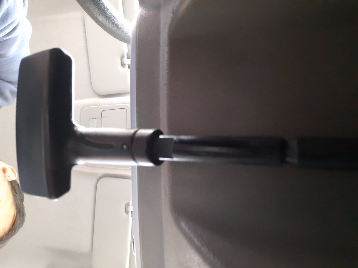 Deepakm68618217's tweet photo. @anandmahindra Sir a fan of you but wanted to raise an unjustified matter, Owning and trusting mahindra and bought my #kuv100 , the rubber at top of handbrake is vulnerable to crack very easily and this is not avalaible, but you have to buy whole break again... pictures attached https://t.co/fl7imlMn9z