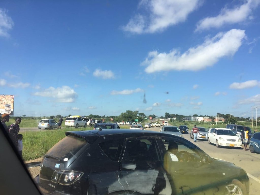 StarFMNews's tweet photo. TRAFFIC ALERT: A fuel tanker fell, blocking traffic along Harare-Bulawayo Road near Karina, Norton. Police details are on the scene and no vehicles are being allowed to pass. Medics and fire brigade team on standby.
Source: @ZTNPrime https://t.co/DluoJwtBkY