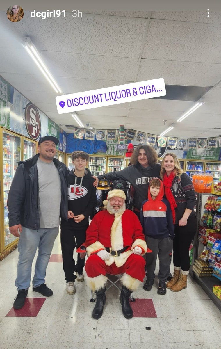 funnyfelipe's tweet photo. Feliz Navidad. #notfelipe https://t.co/y6Es3lm7vv