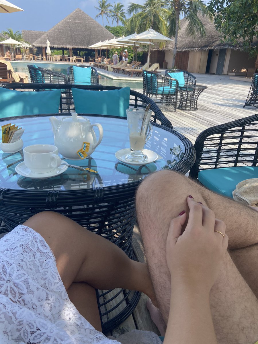 Angavall's tweet photo. Feliz Navidad desde el paraíso con el marido al lado dando mimos.
#vidaplena #feliz #deticontigo https://t.co/HwNiSaaDip