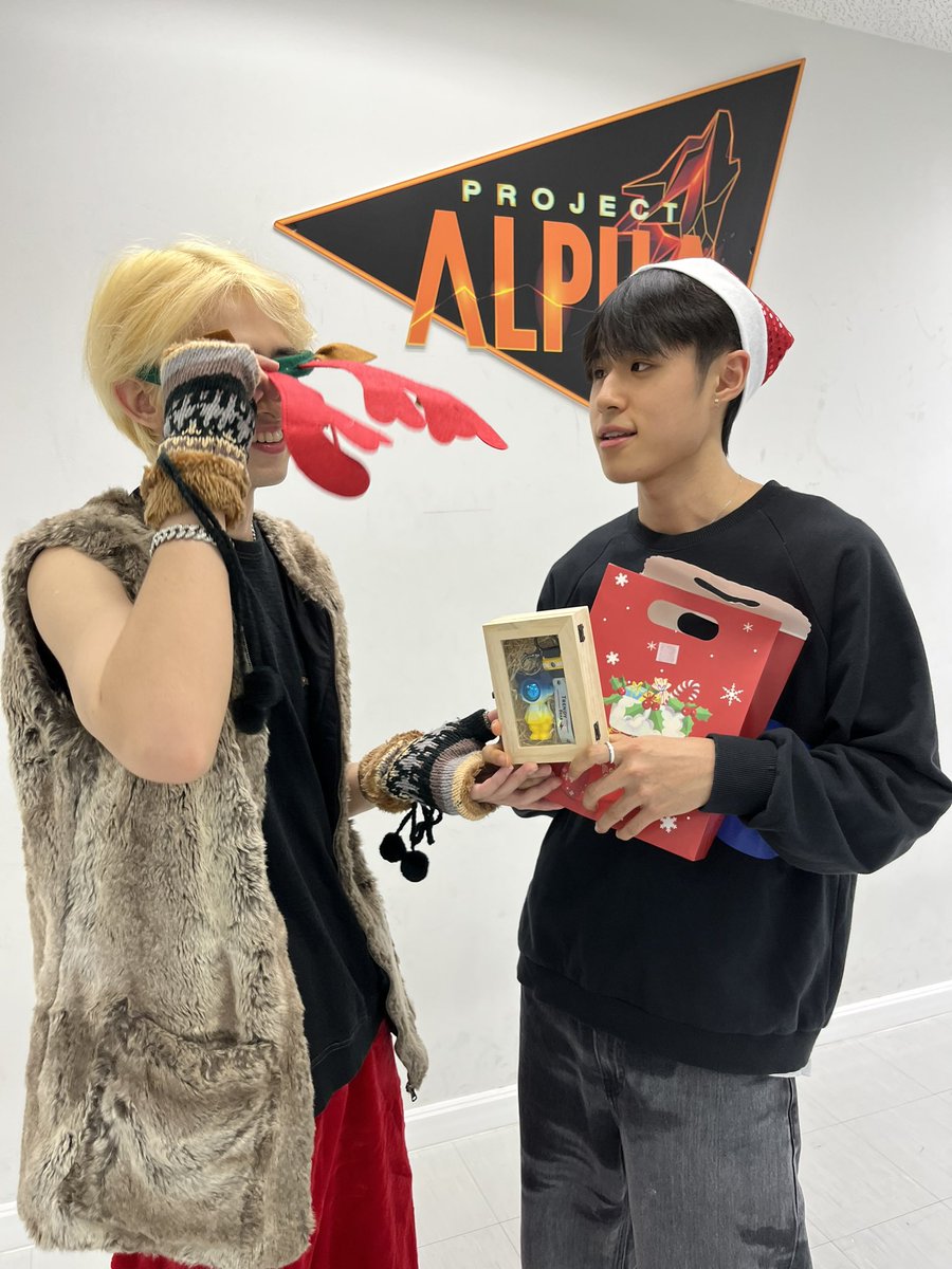 nnutdan's tweet photo. Thanks broooo🎄🎅🏻
#AlphaLabEP6
#ProjectAlphaTH https://t.co/FyRzjh4HAz
