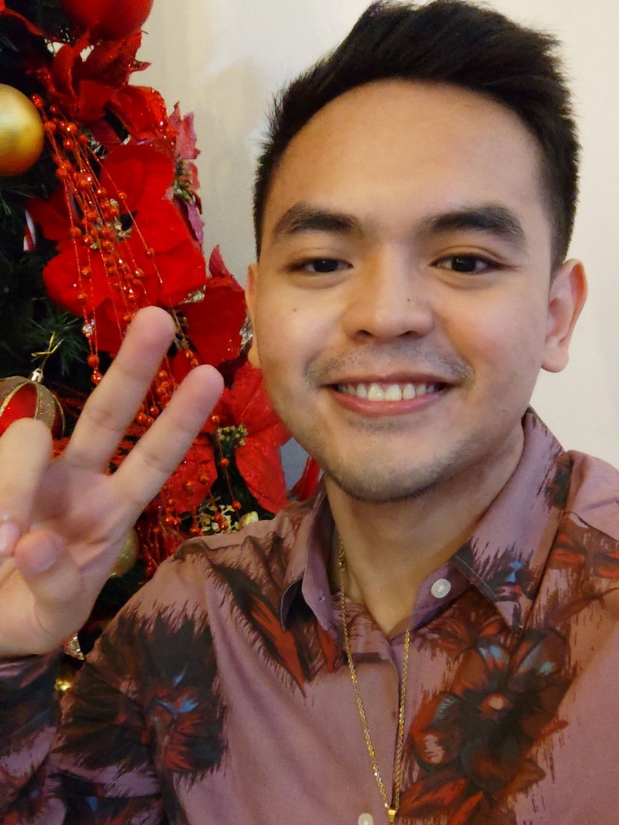 Reclaiming the peace sign. Merry Christmas, mga mahal! ♥️