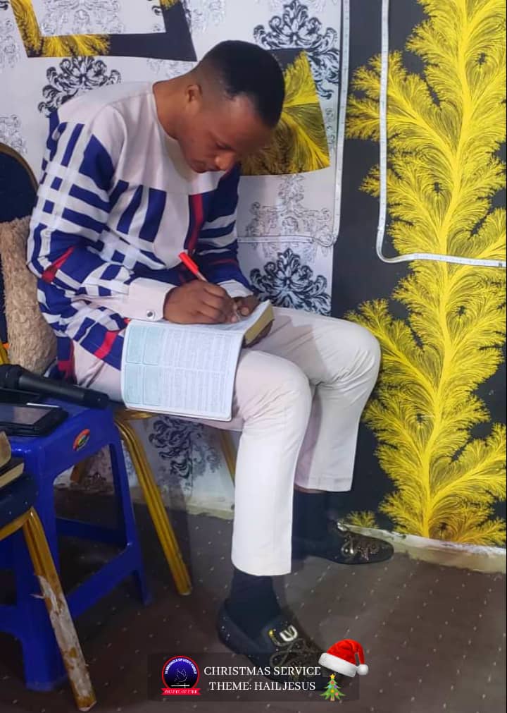 FGCCworldwide's tweet photo. Merry Christmas, π
π to you all brethren, may the joy of this season never depart from you all in Jesus name π β€.
Pictures cannot tell it all.
#tagof
#ChristmasService
#pastortimmydavid
#HailJesus
#SundayServiceLIVE
#LastSundayInYear2022
#MerryChristmas https://t.co/0xzpA7FYnU